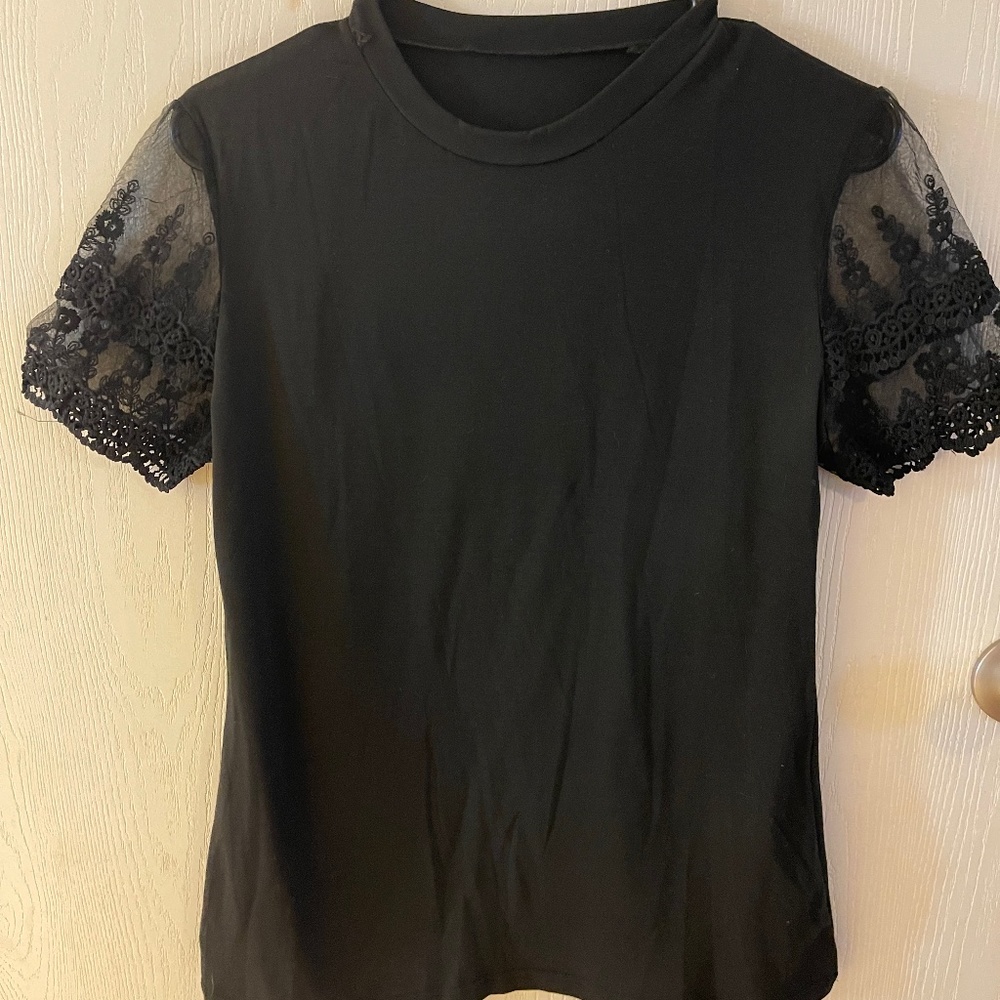 Size small women’s top